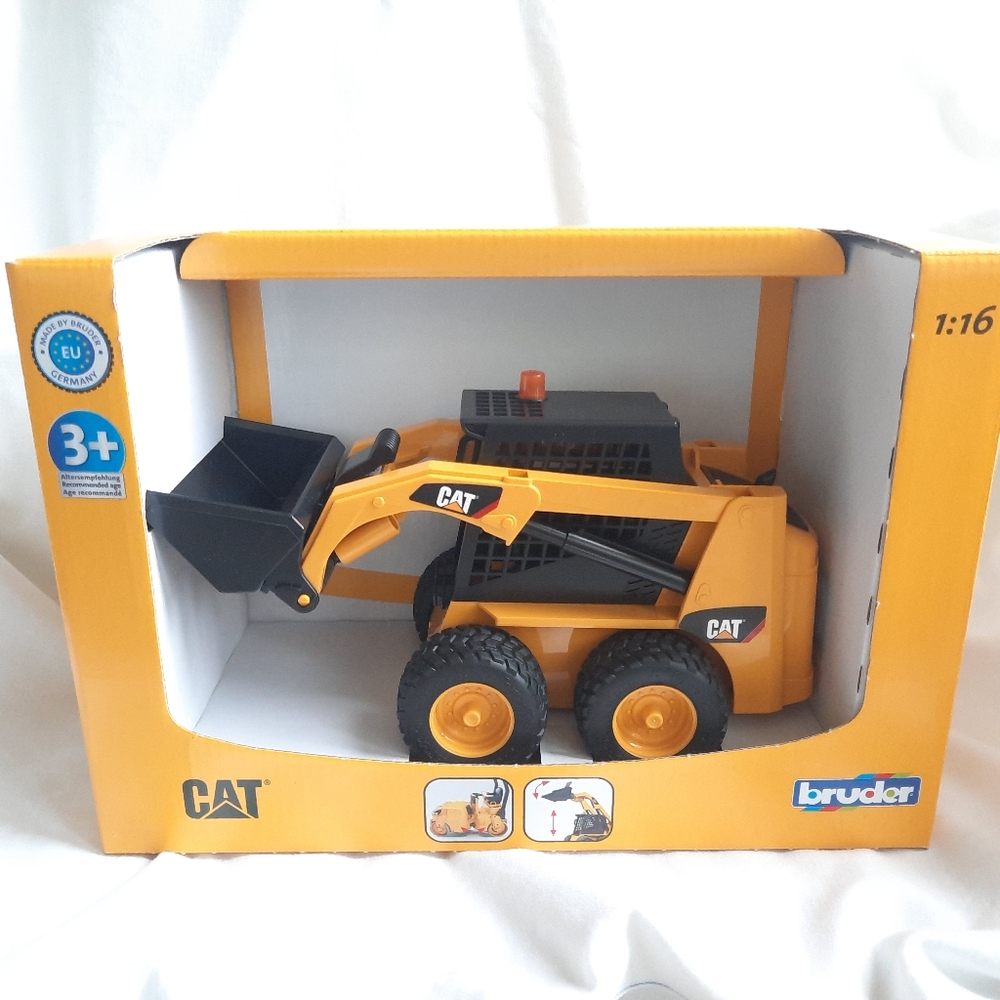 Bruder 1:16 SKID STEER LOADER Caterpillar CAT Sandbox SCOOP Vehicle